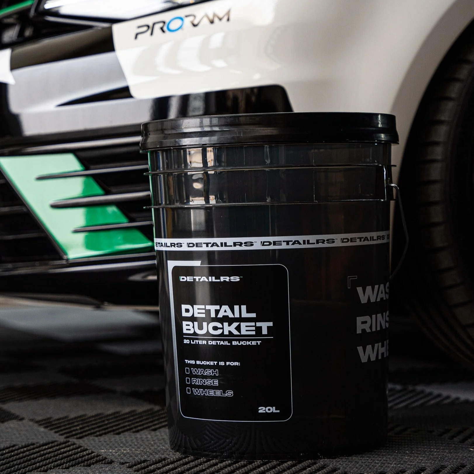 Detailbucket met gritguard foto 2